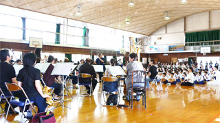熊本 体育館で演奏
